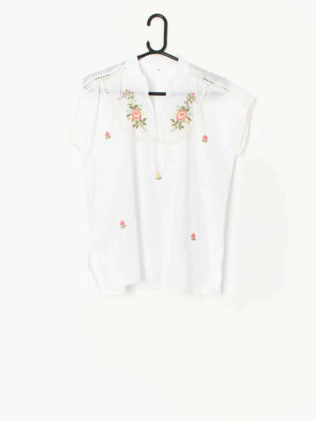 70s vintage boho top, white with stunning floral embroidery – Medium / Large