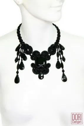 Essence Stunning Staetement Necklace