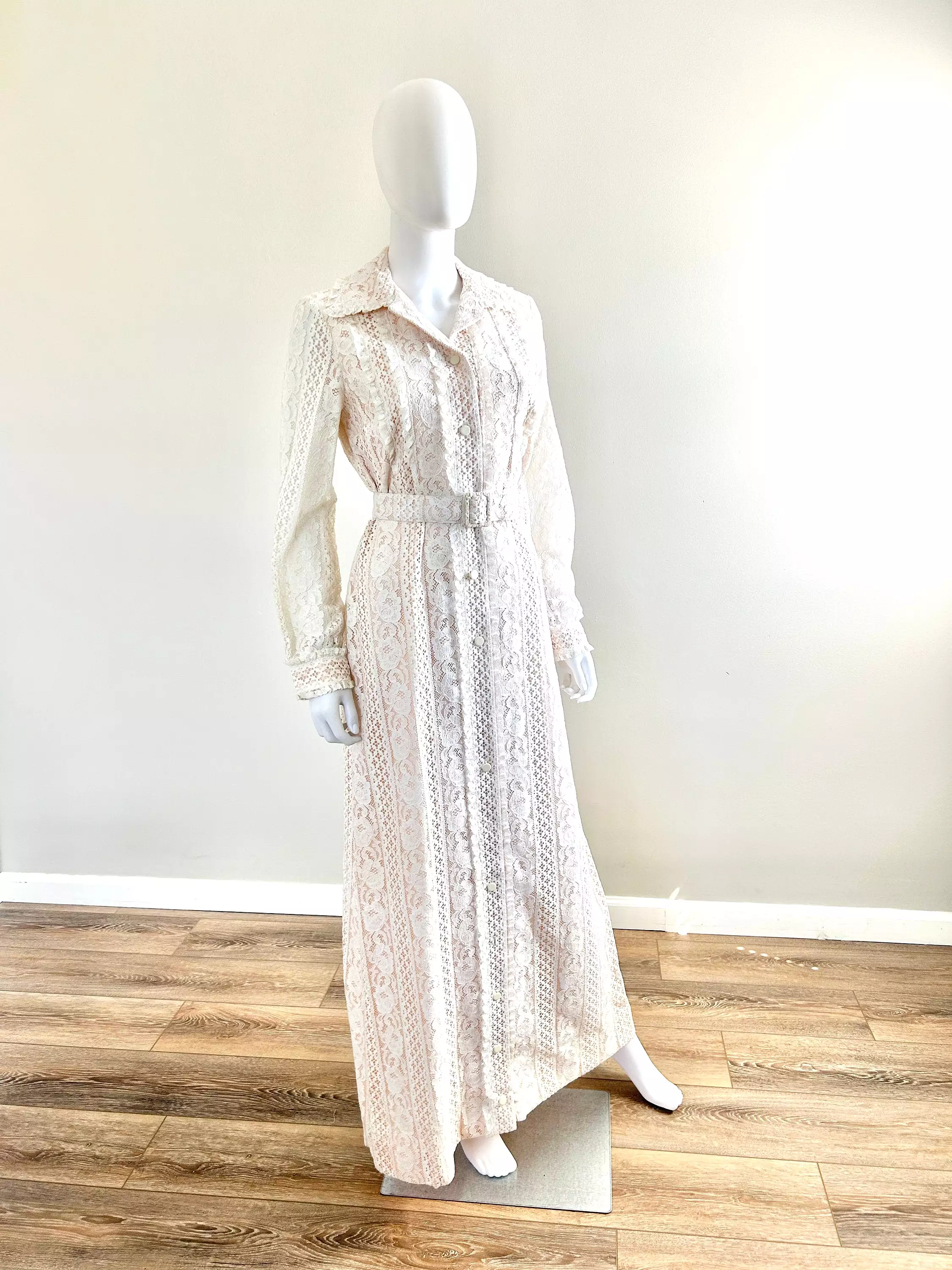 Vintage 1970s White Lace Maxi Dress /70s Retro Party Dress / Size S