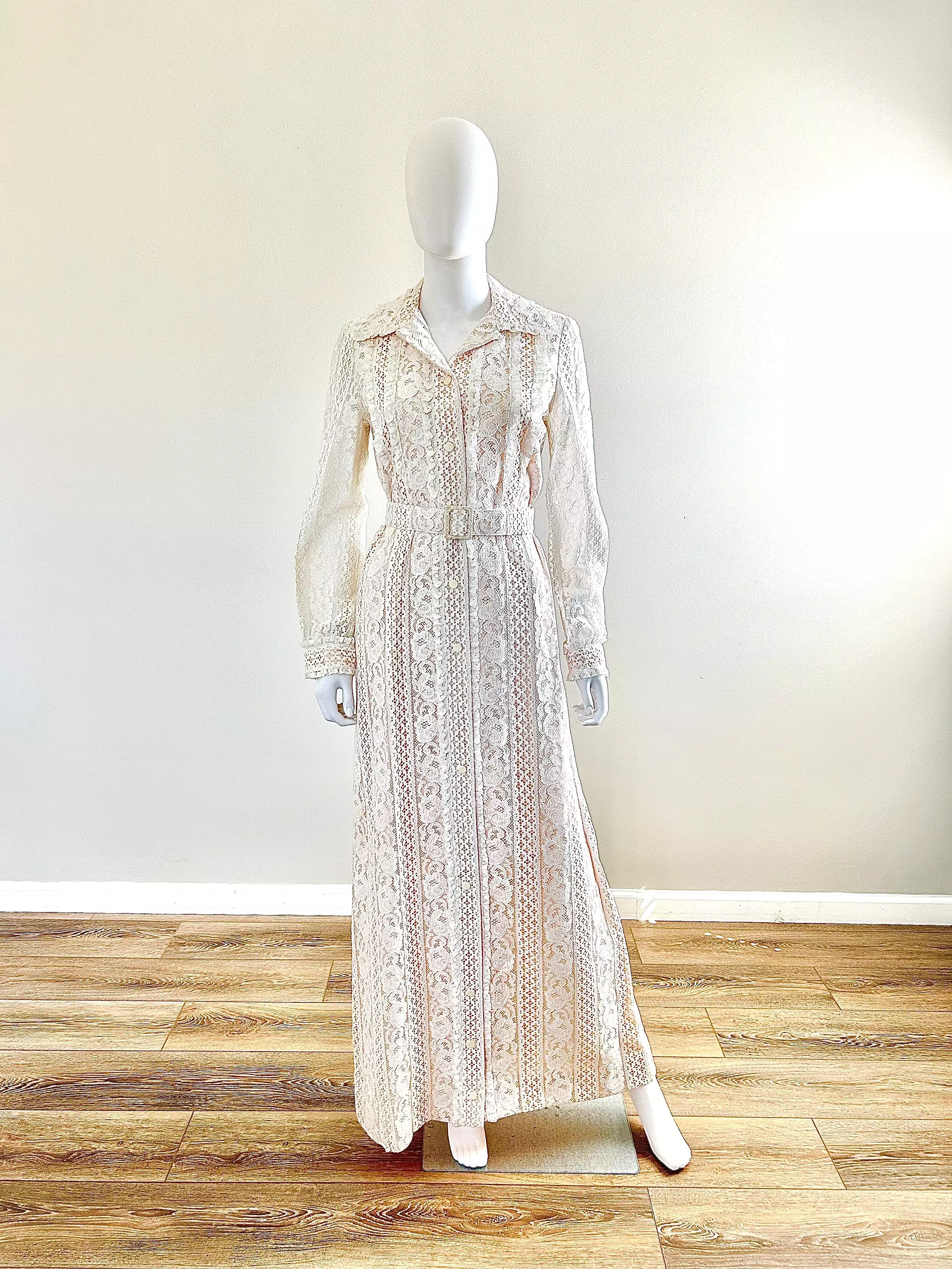 Vintage 1970s White Lace Maxi Dress /70s Retro Party Dress / Size S